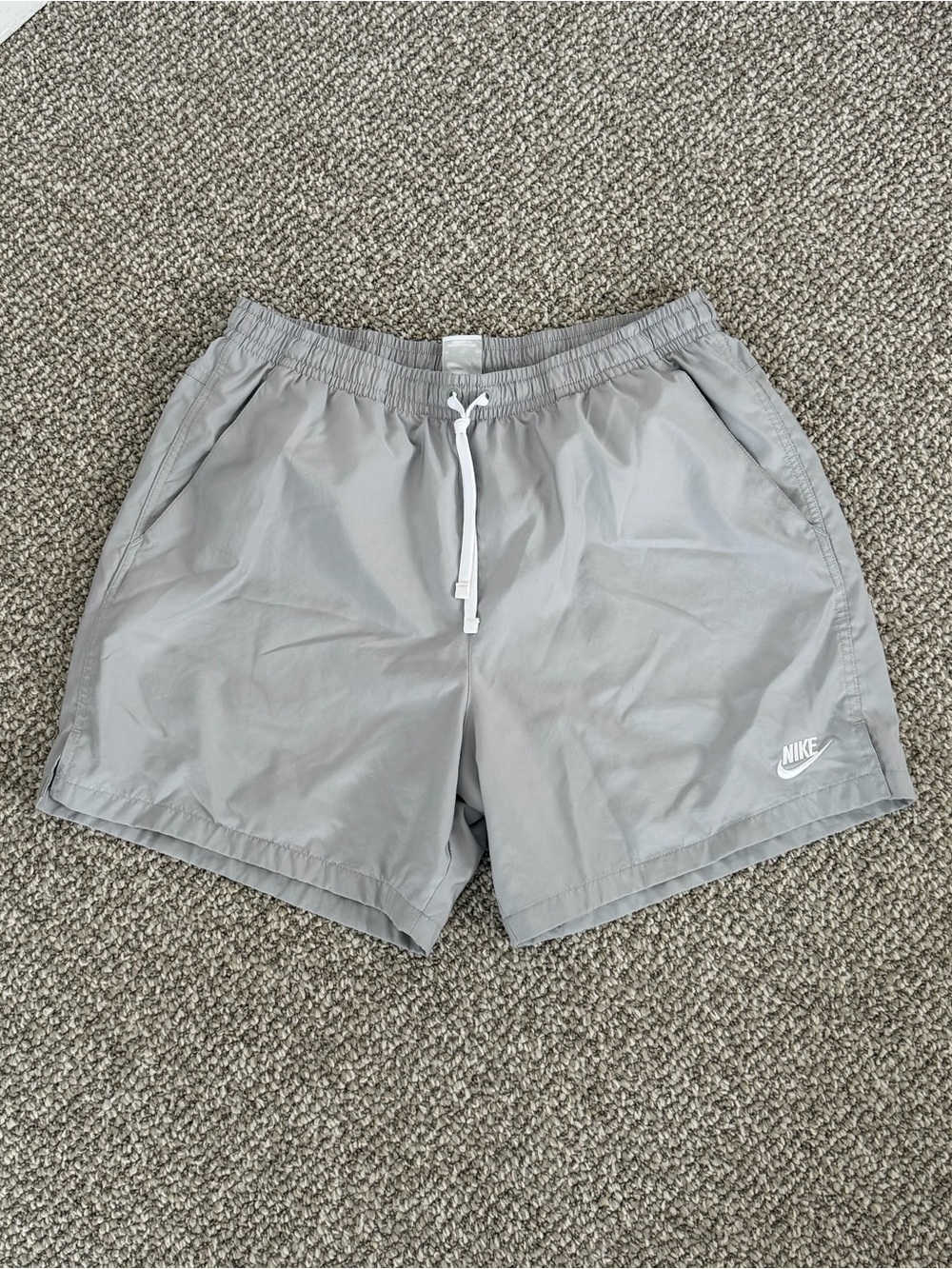 Nike Men’s Light Gray Mesh Lined Athletic Shorts Size XL